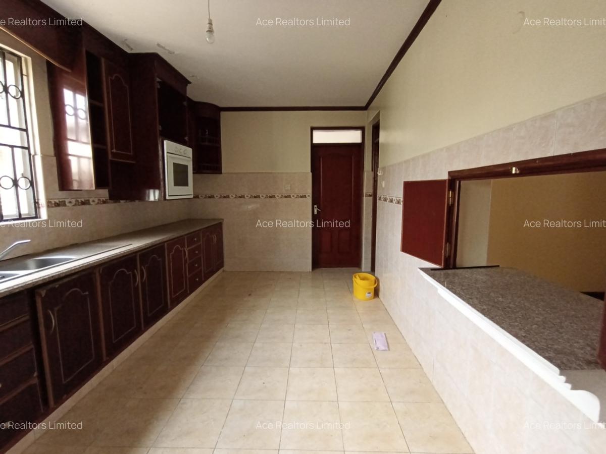 3 Bed Apartment with En Suite at Off Rhapta Road - 5
