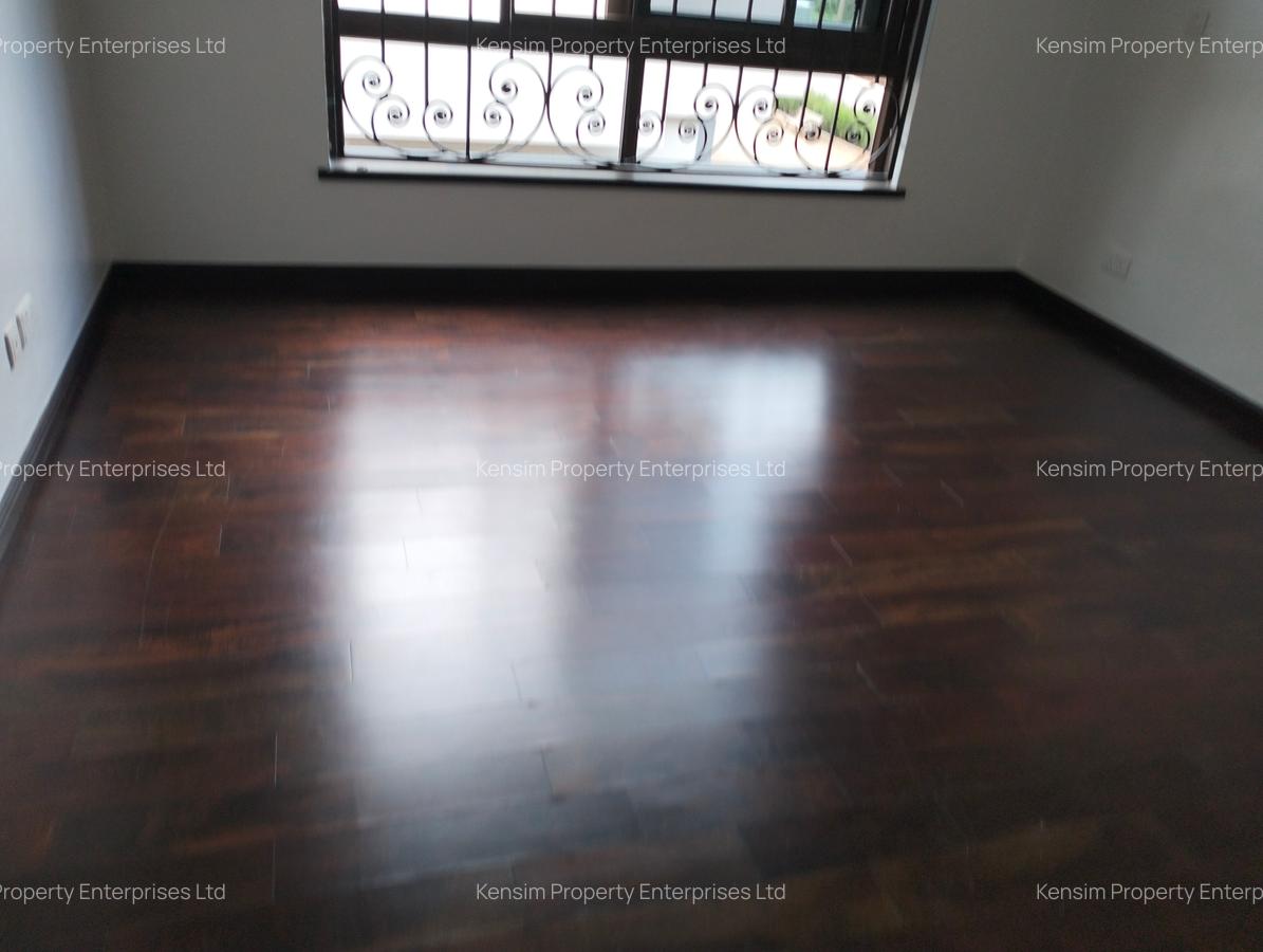 5 Bed Townhouse with En Suite in Lavington - 16