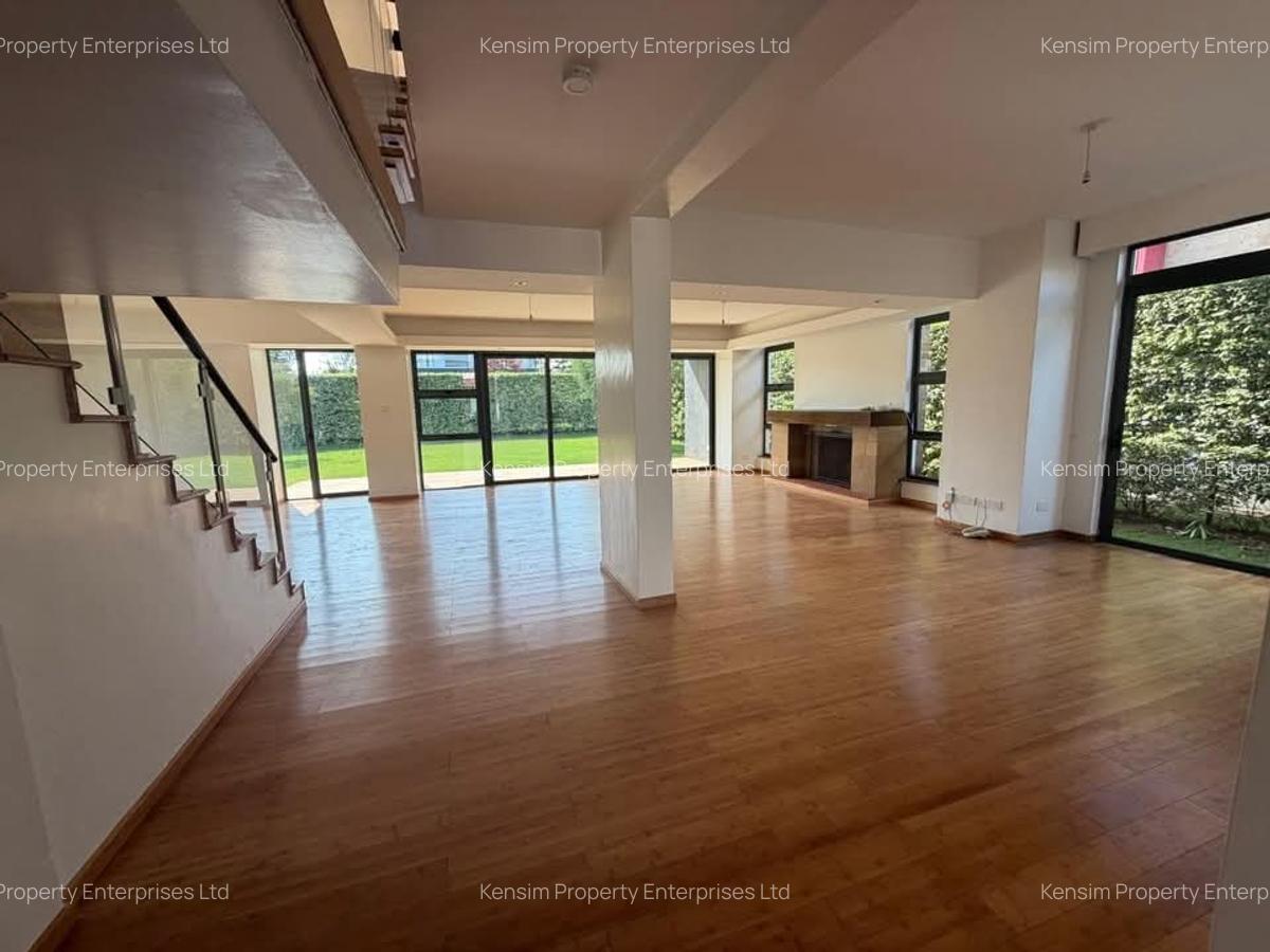 4 Bed Townhouse with En Suite in Ridgeways - 6