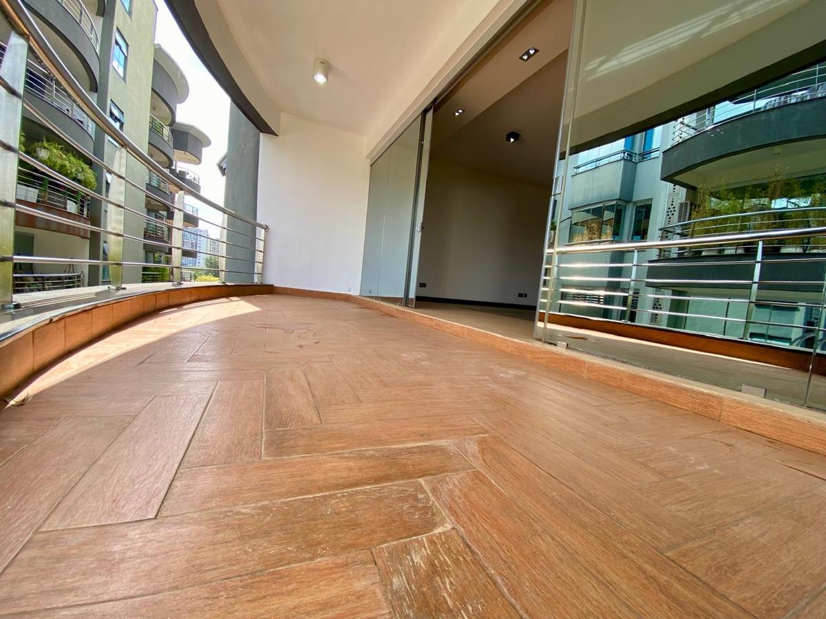 3 Bed Apartment with En Suite in Riverside - 3