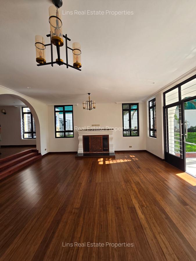 7 Bed House with En Suite in Runda - 3