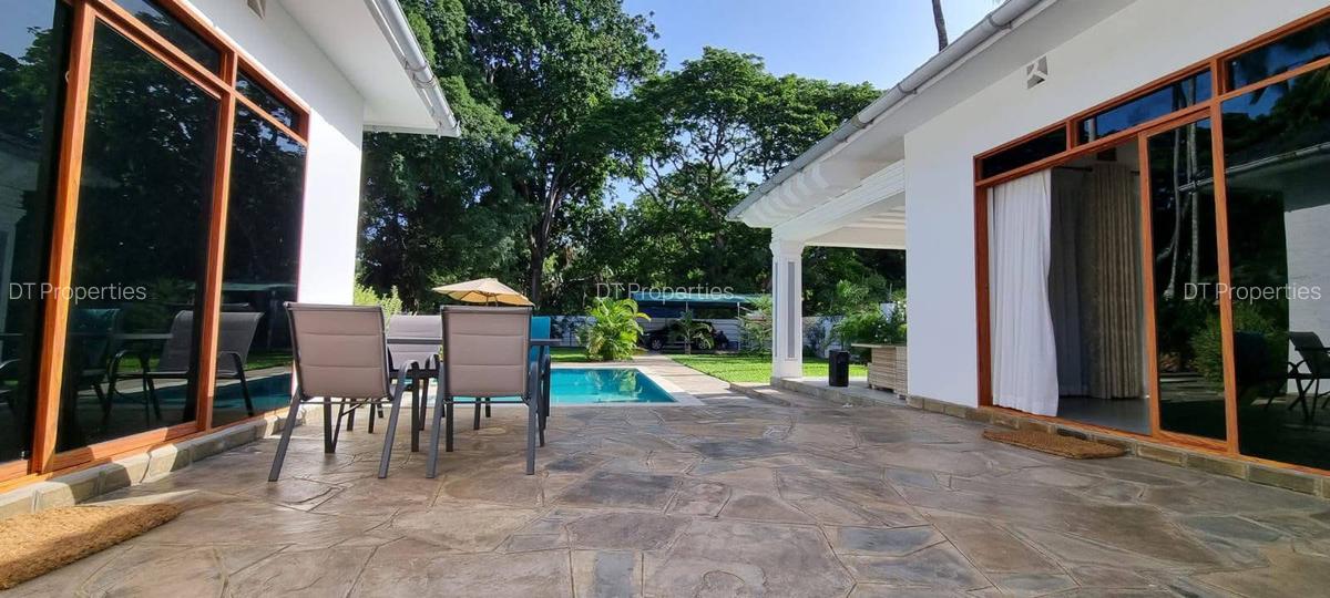 3 Bed House with Swimming Pool at La Marina - 14