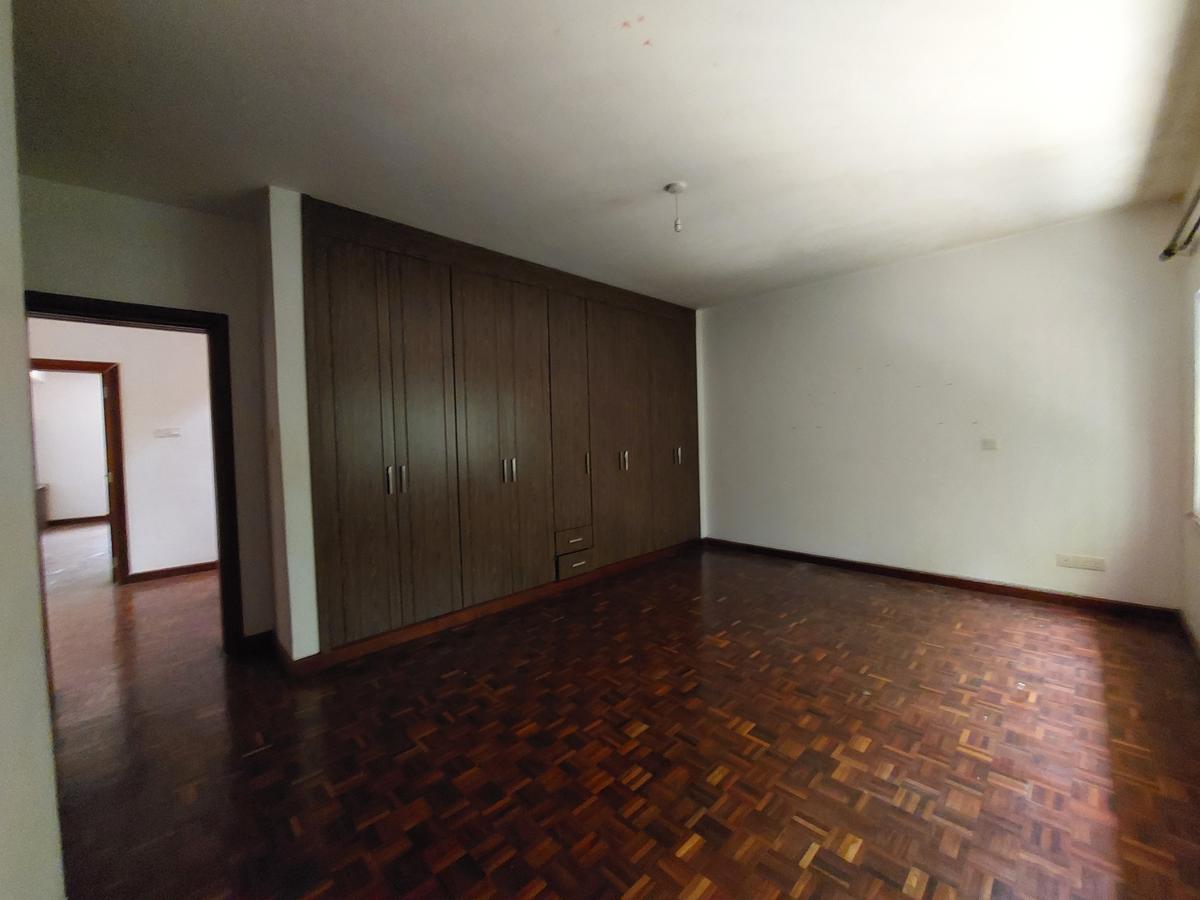 5 Bed Townhouse with En Suite at Lavington - 15