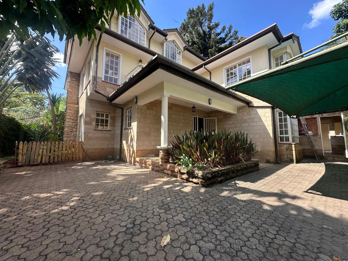 5 Bed House with En Suite at Lavington - 3