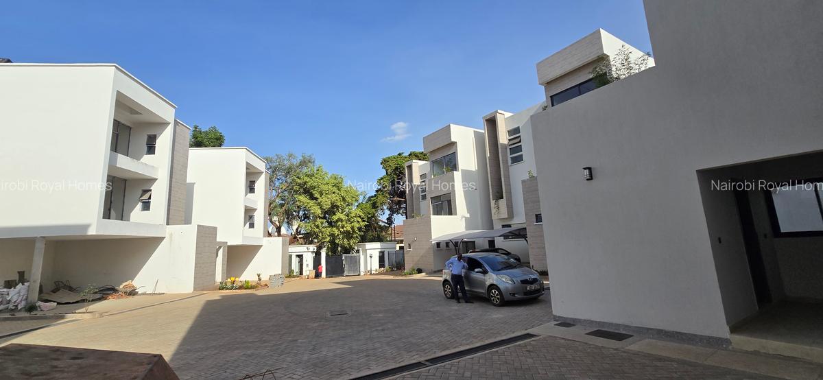 5 Bed Townhouse with En Suite at Lavington Green - 15