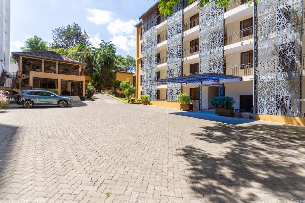 Serviced 1 Bed Apartment with En Suite in Riverside - 16