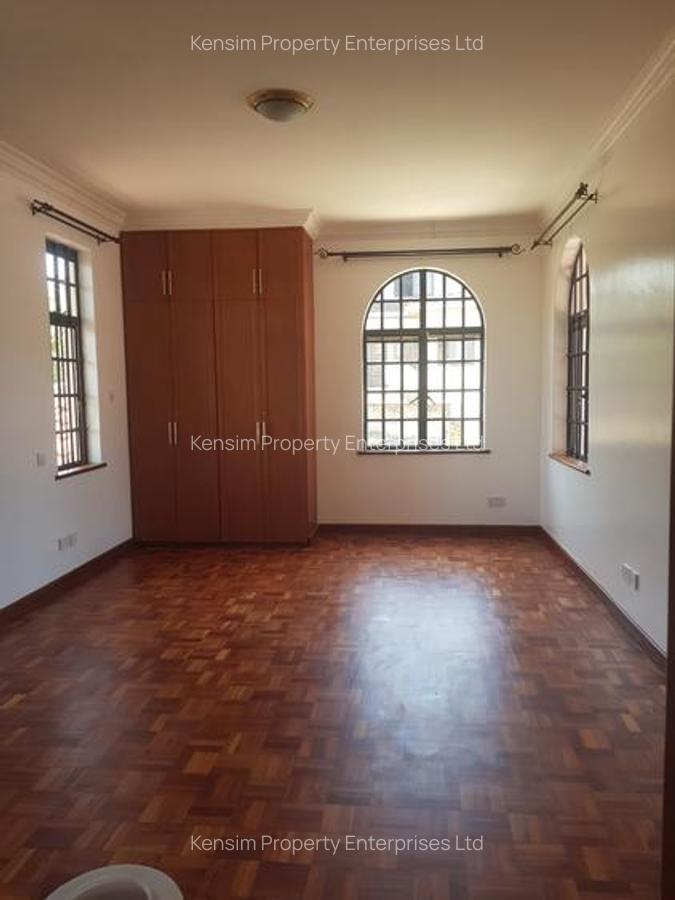 4 Bed Townhouse with En Suite in Lavington - 13
