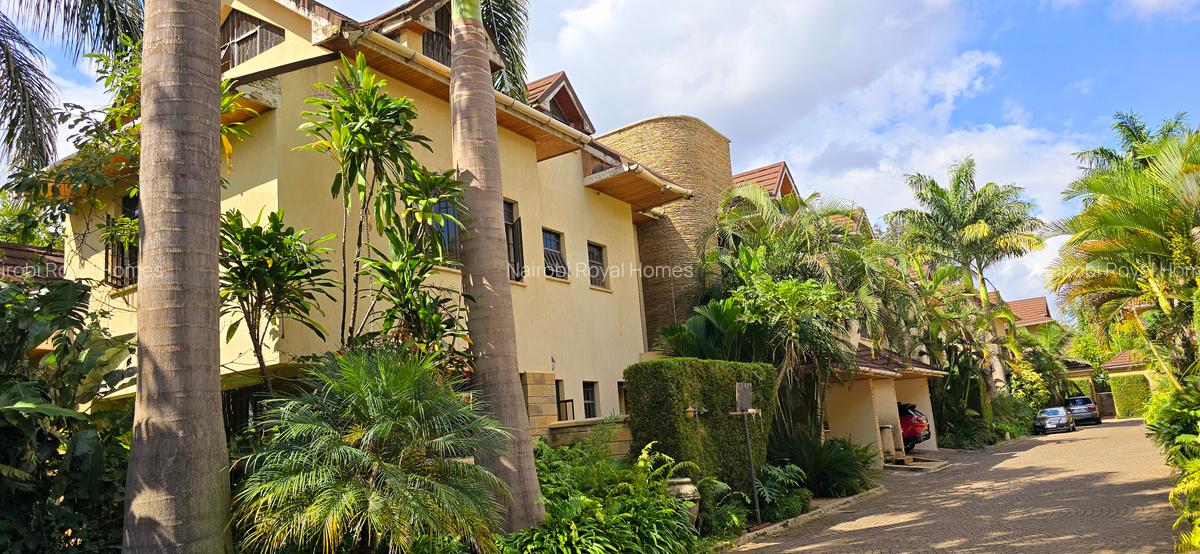 5 Bed Townhouse with En Suite at Lavington Green - 1