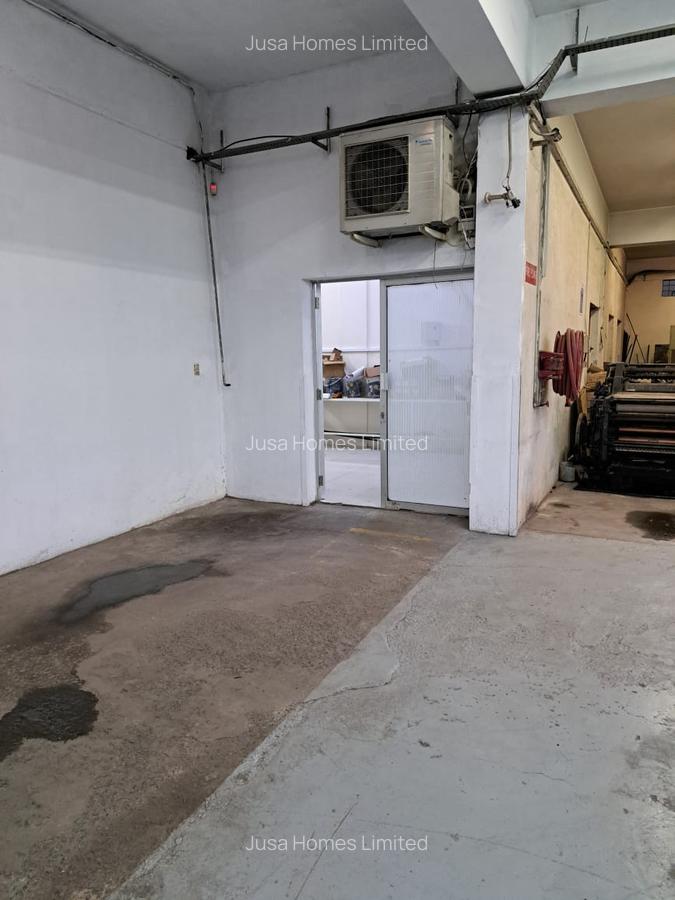 Warehouse with Parking in Industrial Area - 2