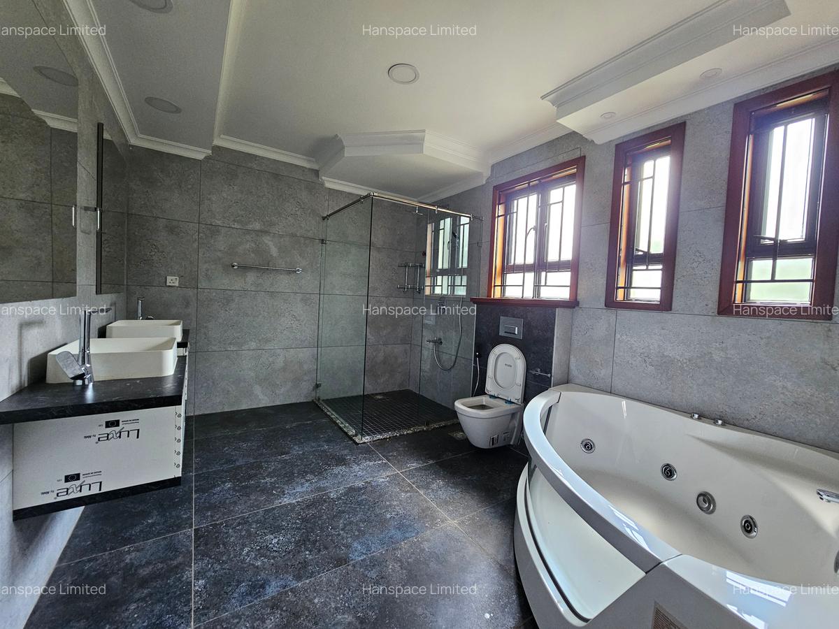 6 Bed Villa with En Suite in Lavington - 11