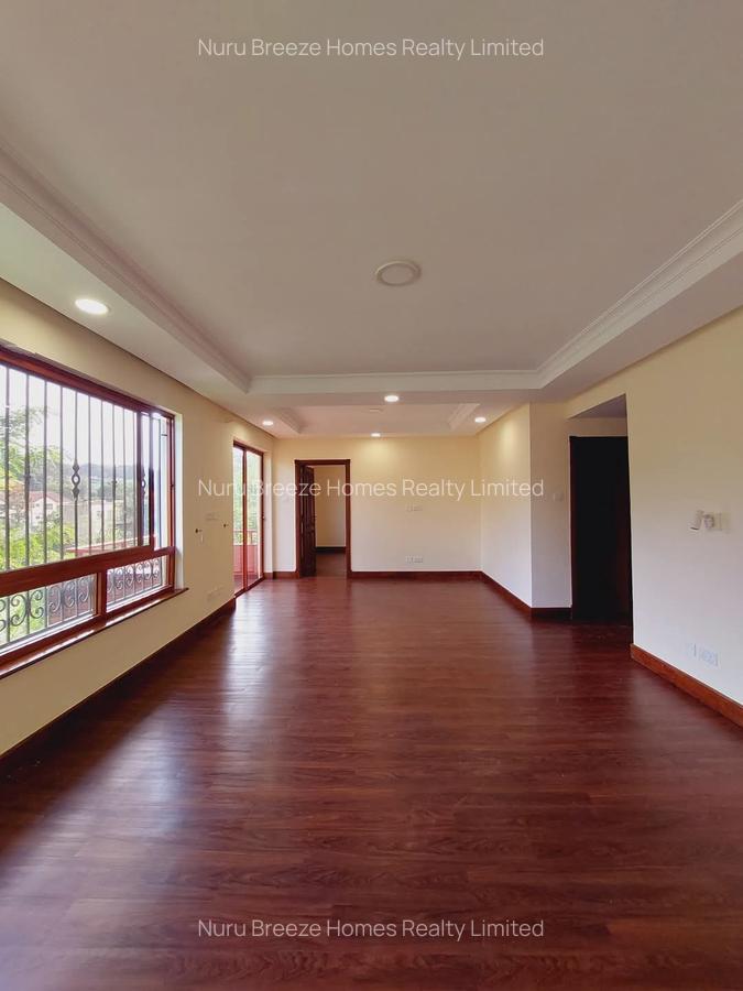 5 Bed Townhouse with En Suite in Spring Valley - 14