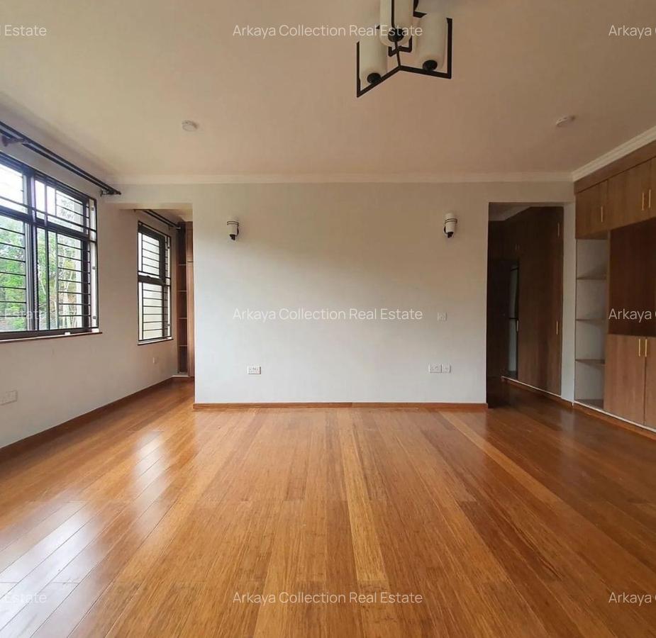 5 Bed House with En Suite in Lavington - 5