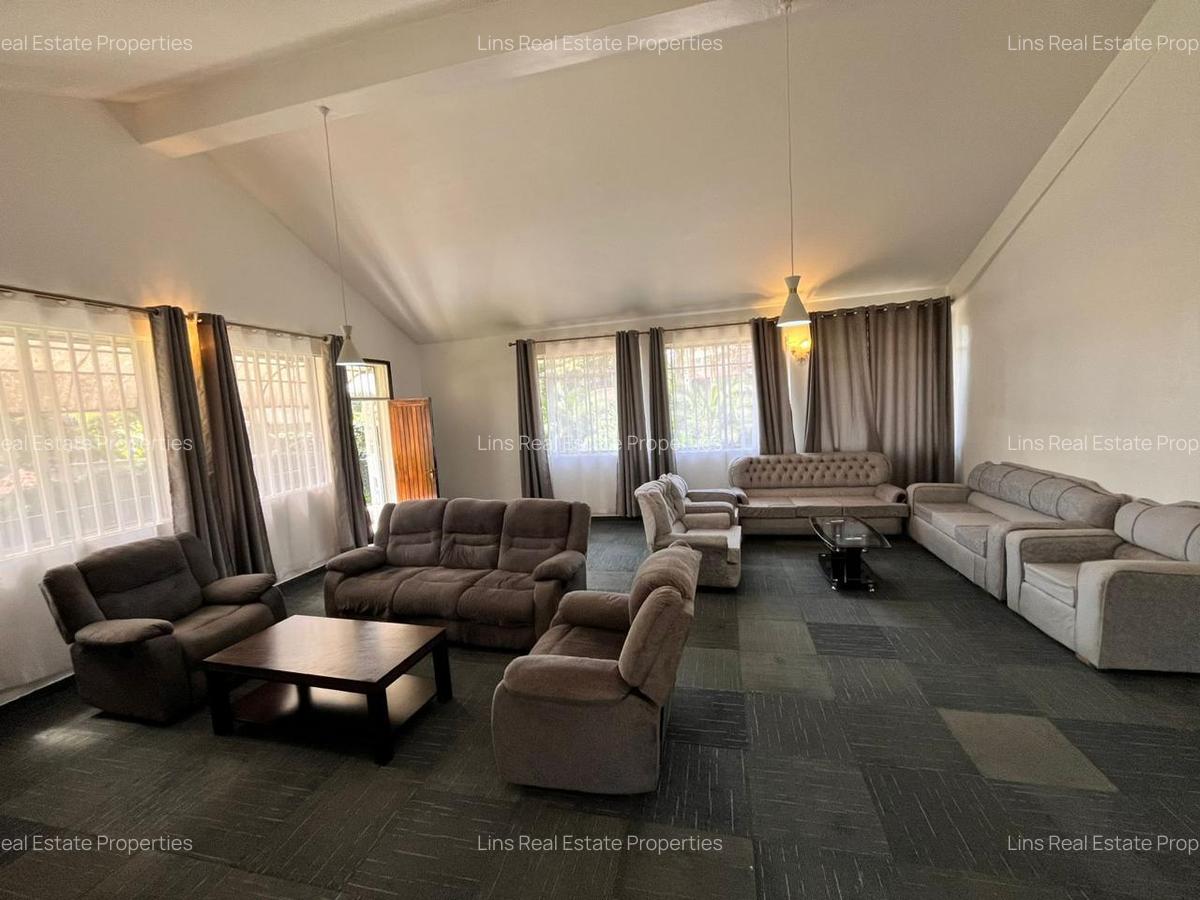 4 Bed House with En Suite in Nyari - 7