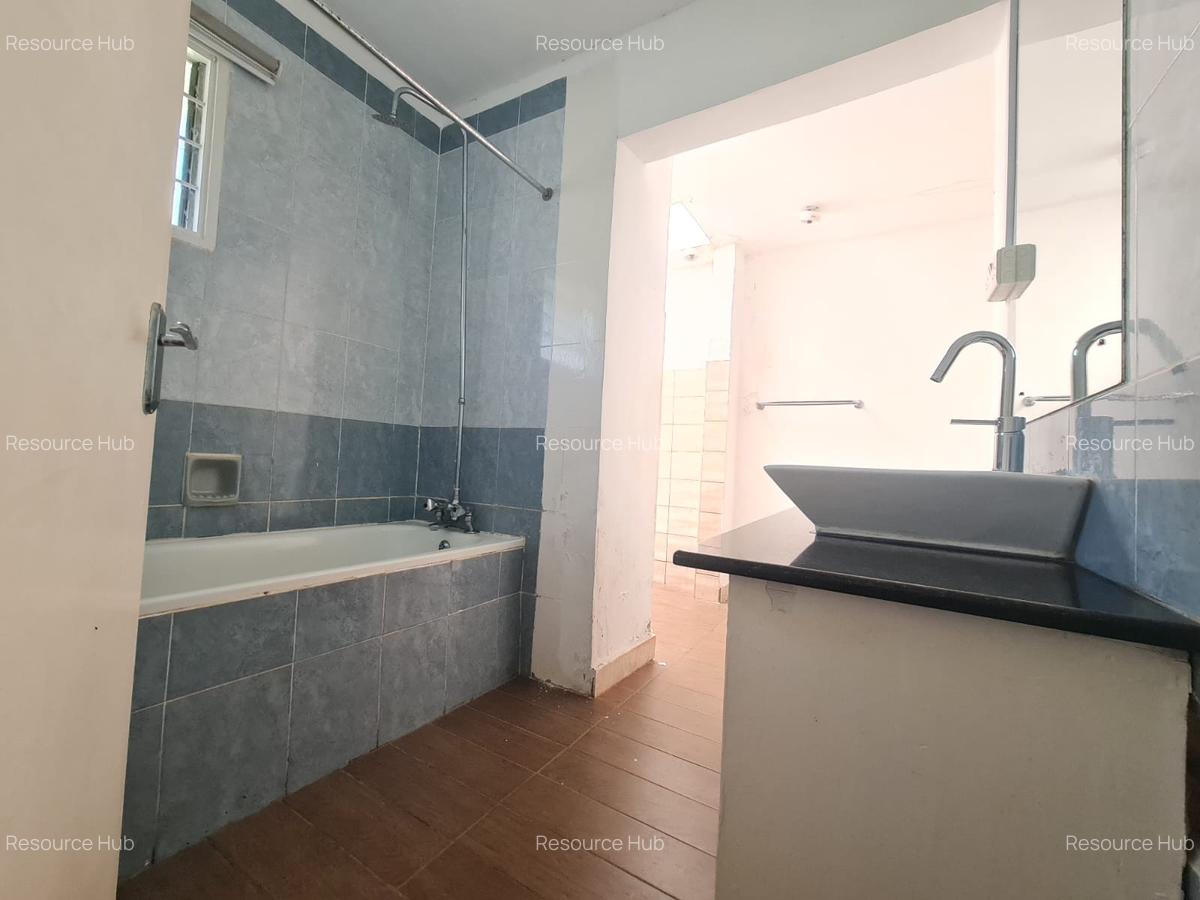 4 Bed House with En Suite at Loresho - 12