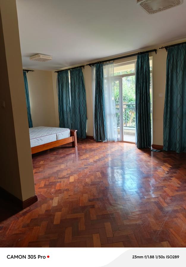 6 Bed Townhouse with En Suite at Lavington - 13