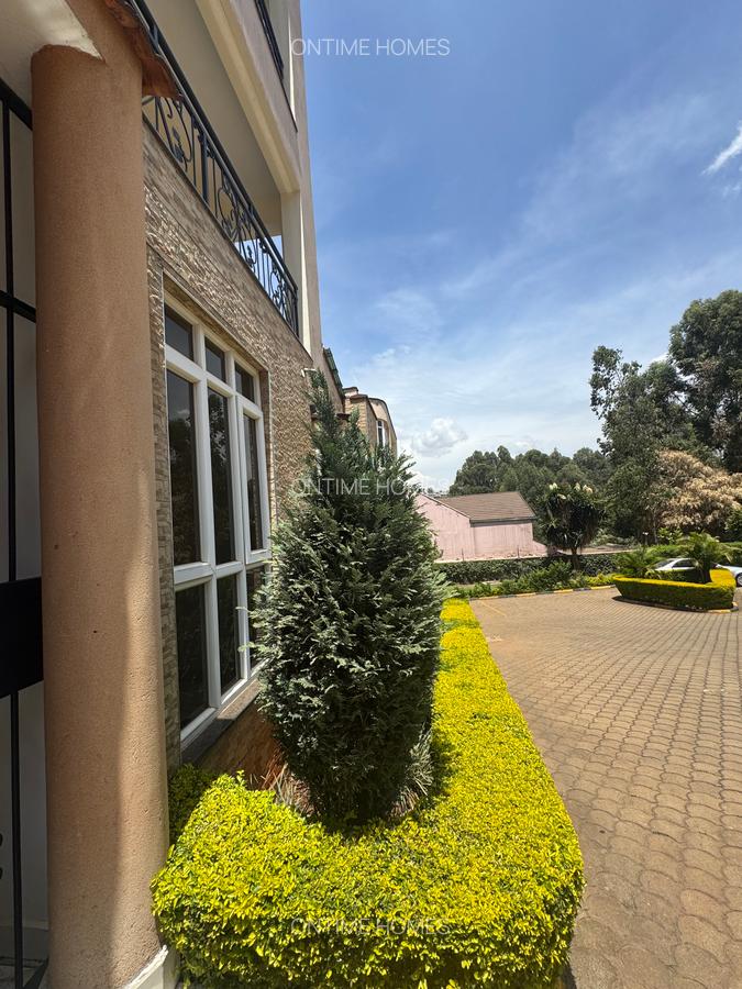 5 Bed Townhouse with En Suite at Lavington - 5