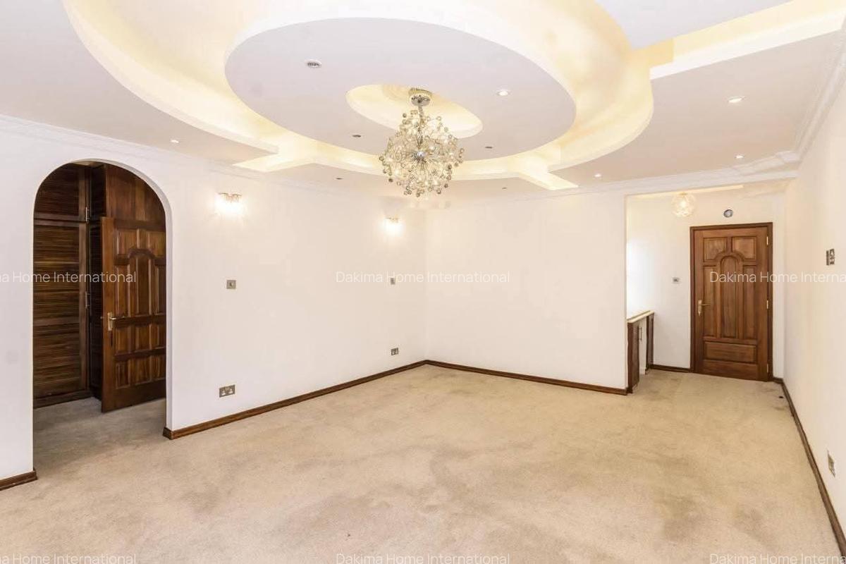 4 Bed House with En Suite in Runda - 12