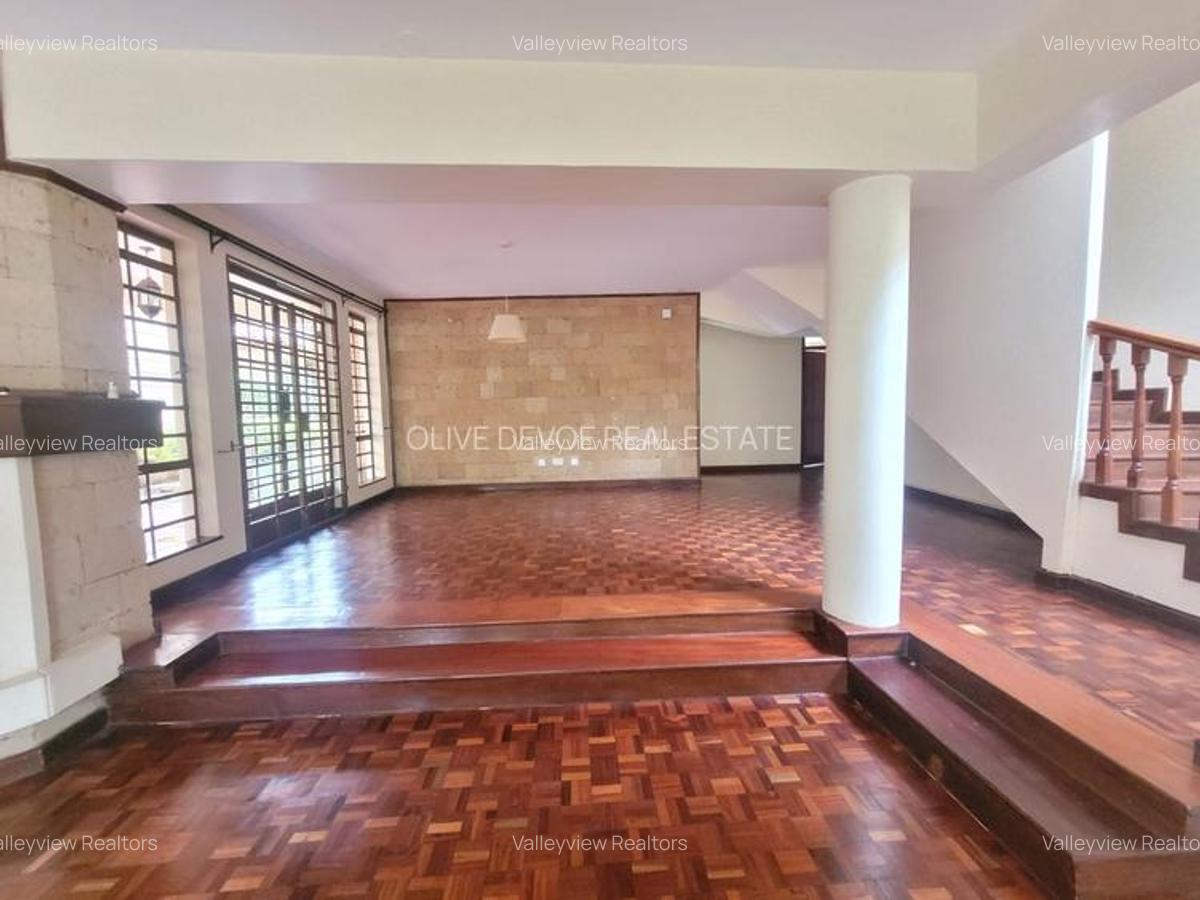 6 Bed Townhouse with En Suite at Lavington - 18