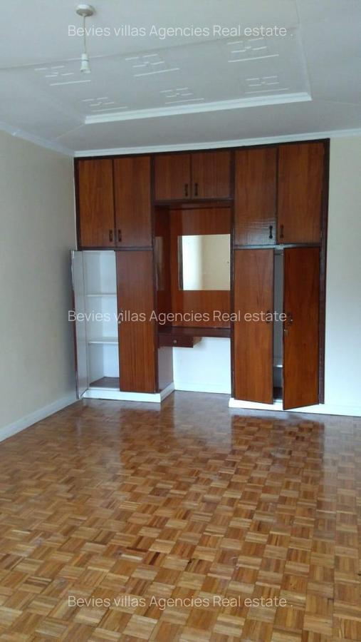 5 Bed Townhouse with En Suite at Lavington - 9