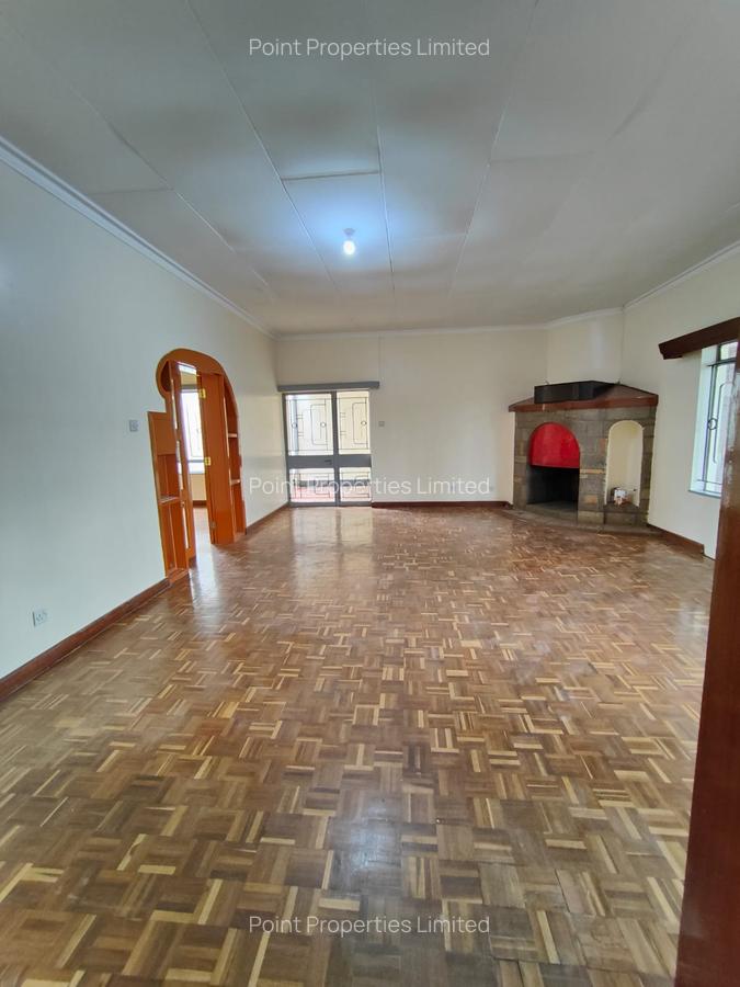 4 Bed House with En Suite in State House - 5
