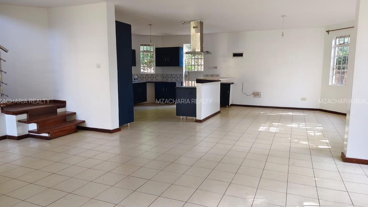 4 Bed House with En Suite in Spring Valley - 4