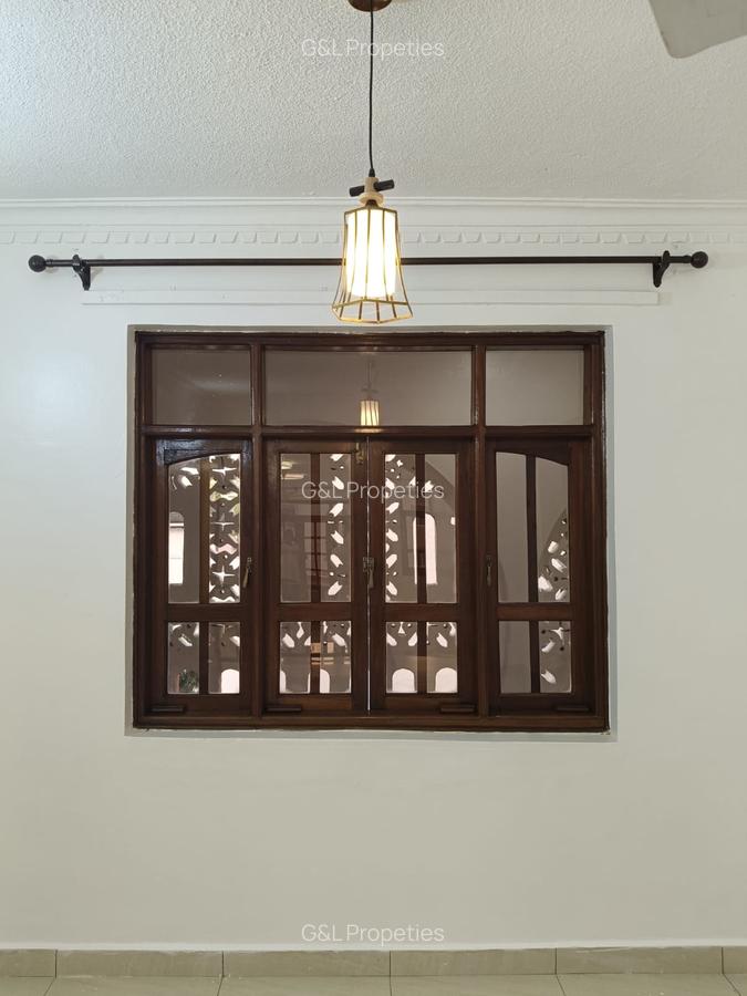 3 Bed Apartment with En Suite at Links Road - 16