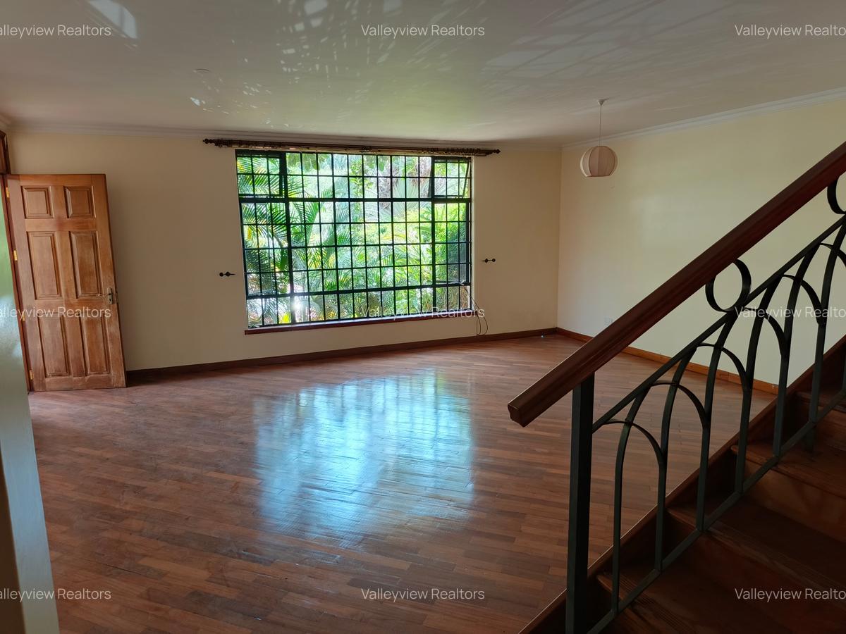 4 Bed Townhouse with En Suite at Lavington - 18