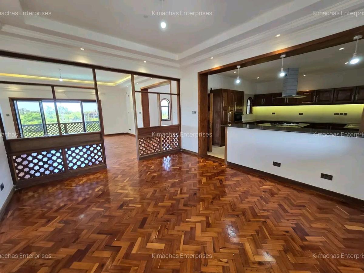 3 Bed Apartment with En Suite at Green Wood Drive - 4