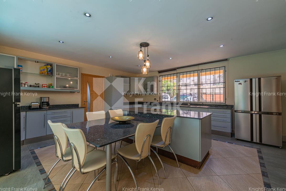 5 Bed House with En Suite at Kauria Close - 6