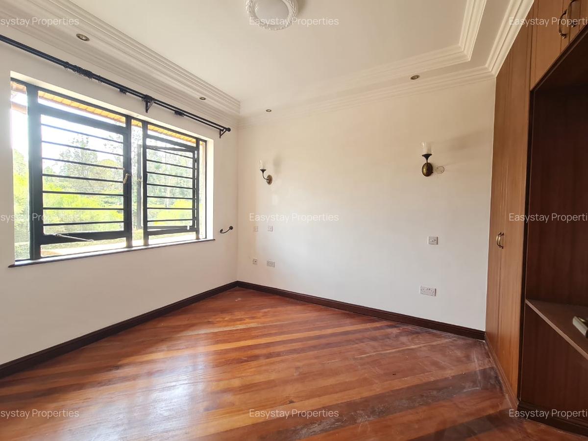 4 Bed Townhouse with En Suite in Ridgeways - 5