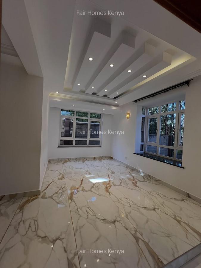 5 Bed Townhouse with En Suite at Lavington Green - 3