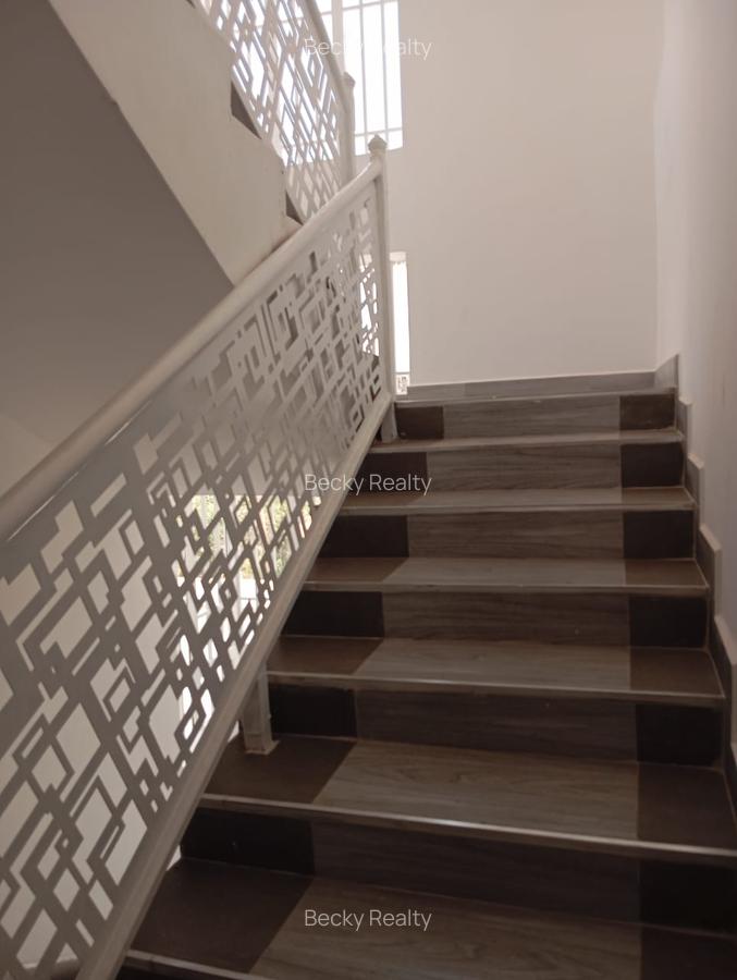 4 Bed House with En Suite at Membley - 5