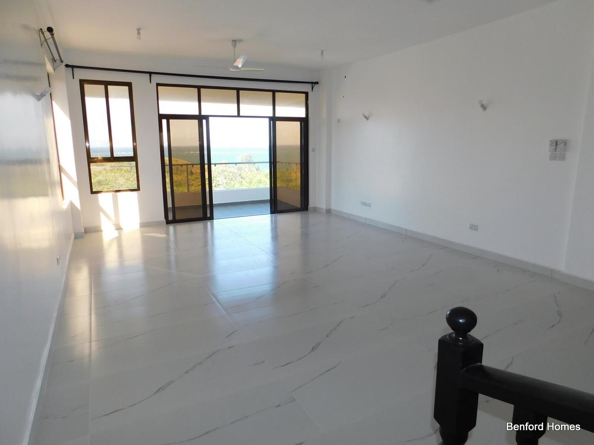 4 Bed Apartment with En Suite in Nyali Area - 13