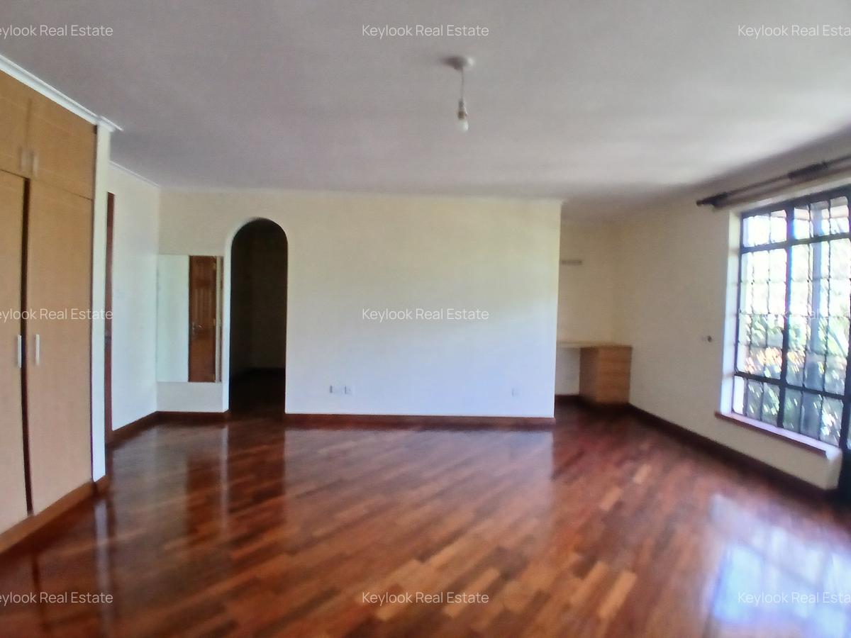 4 Bed Townhouse with En Suite at Lavington - 16