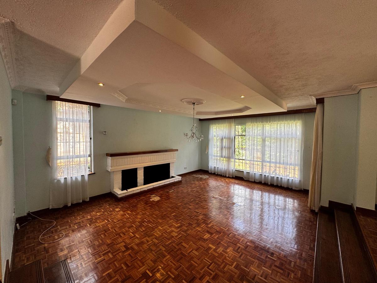 4 Bed House with En Suite in Runda - 2