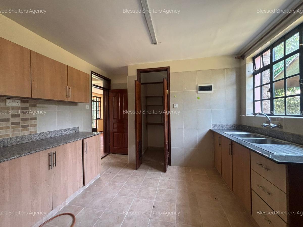 5 Bed Villa with En Suite in Kiambu Road - 8