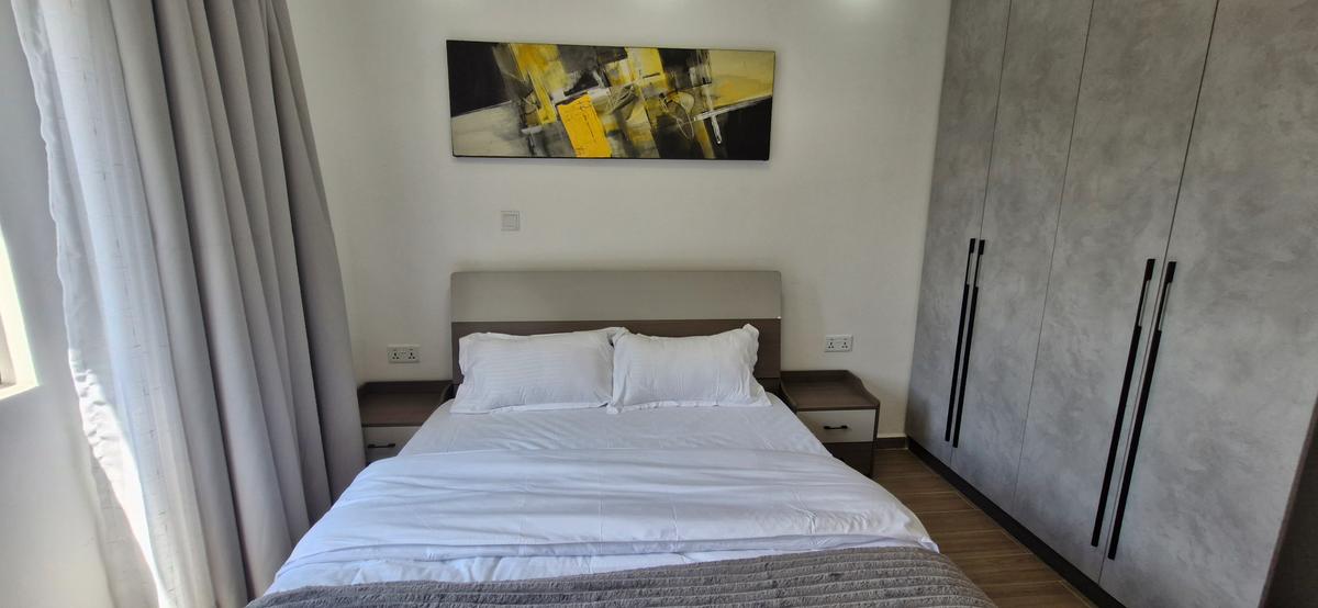 Serviced 2 Bed Apartment with En Suite at Riverside Drive - 6