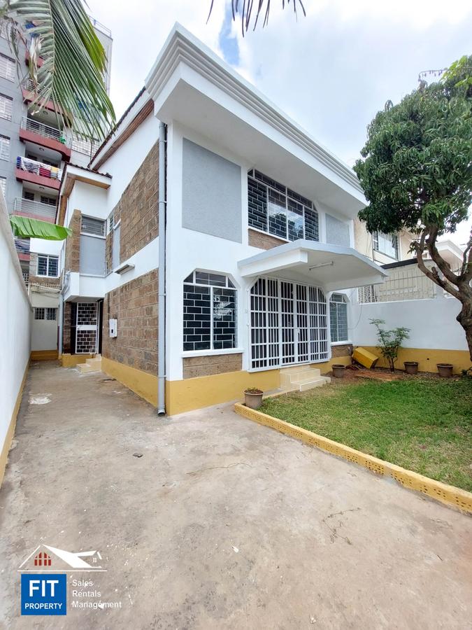 4 Bed Townhouse with En Suite in Parklands - 1