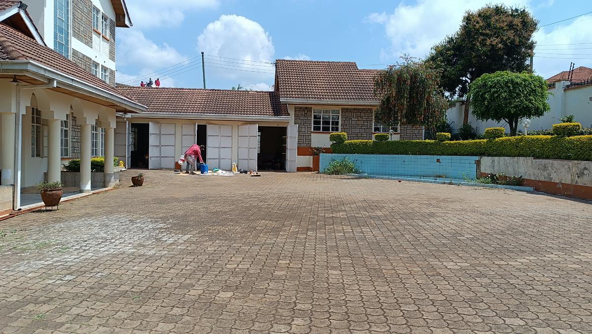 6 Bed House with En Suite at Pan African Insurance - 10