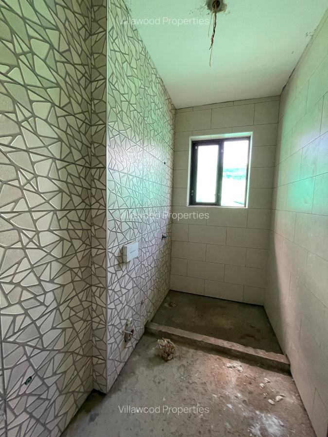 6 Bed Villa with En Suite in Kyuna - 15