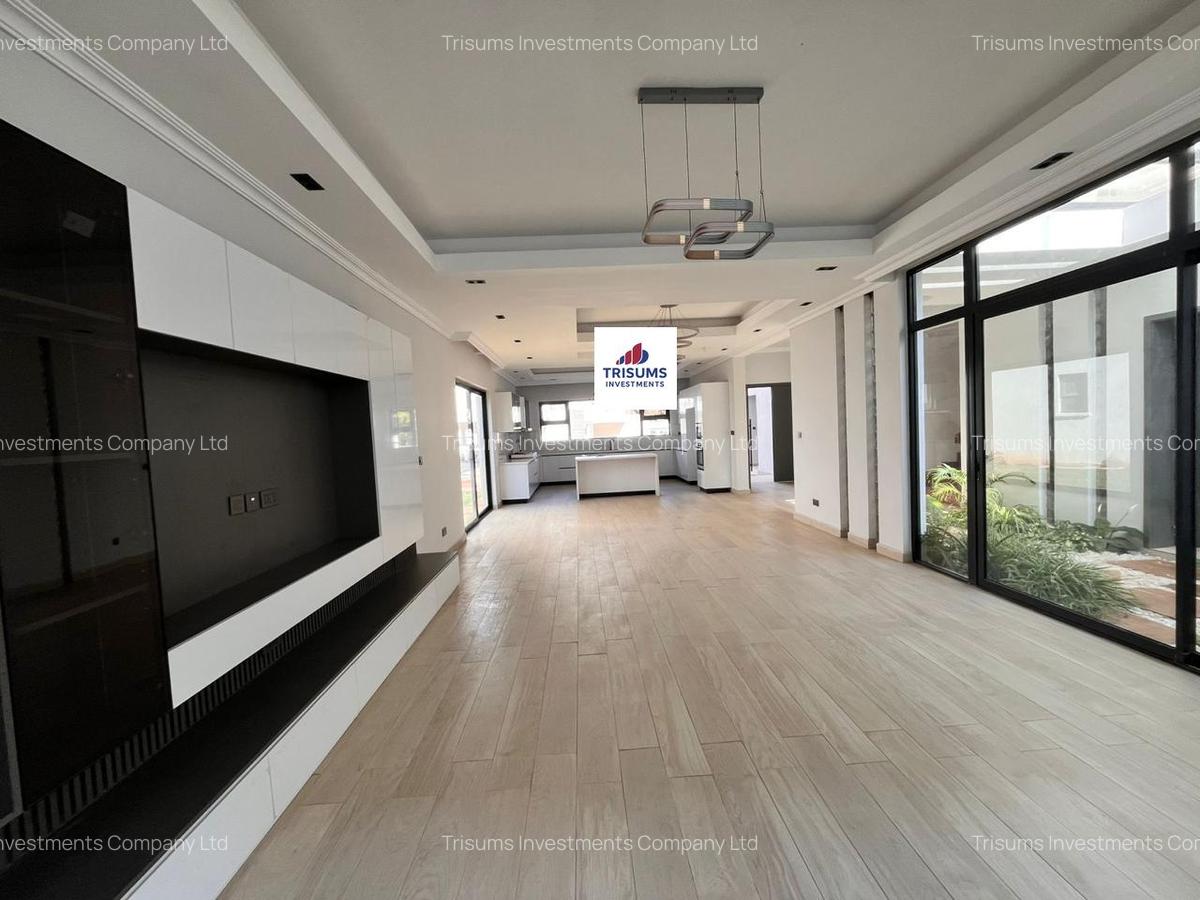 5 Bed Townhouse with En Suite in Lavington - 2