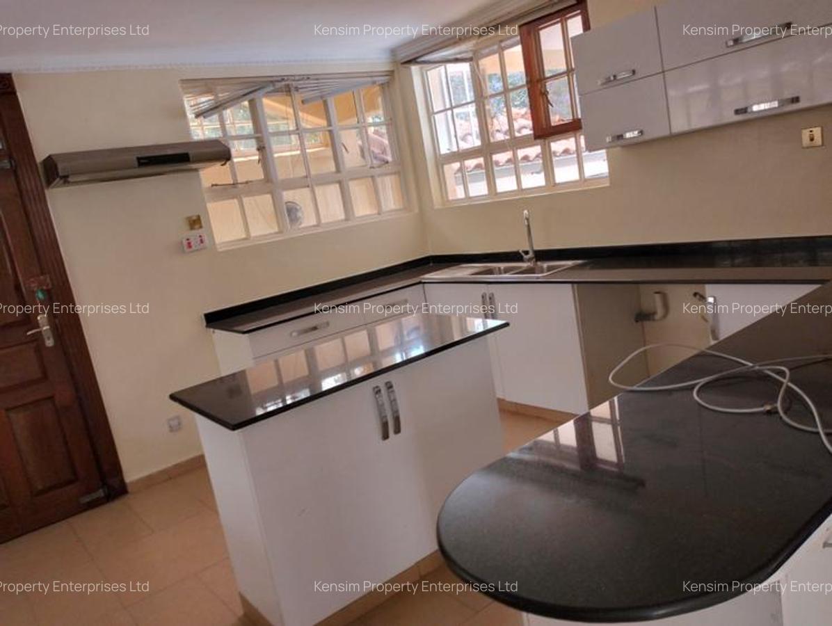 4 Bed Townhouse with En Suite in Kyuna - 16
