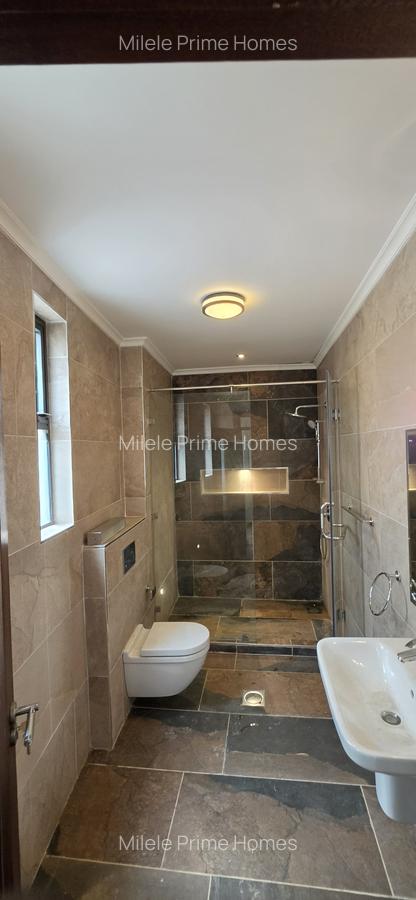 5 Bed Townhouse with En Suite in Lavington - 17