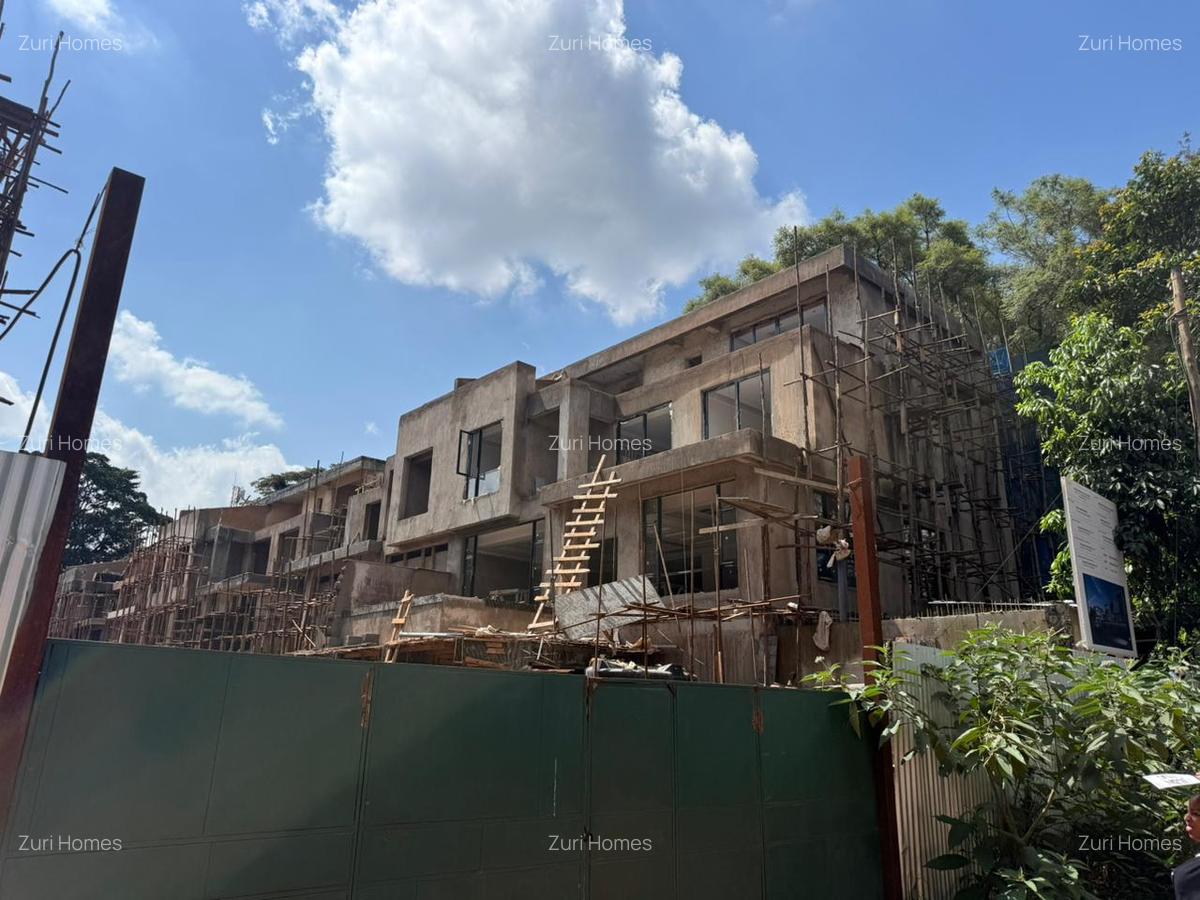 5 Bed Townhouse with En Suite in Lavington - 1