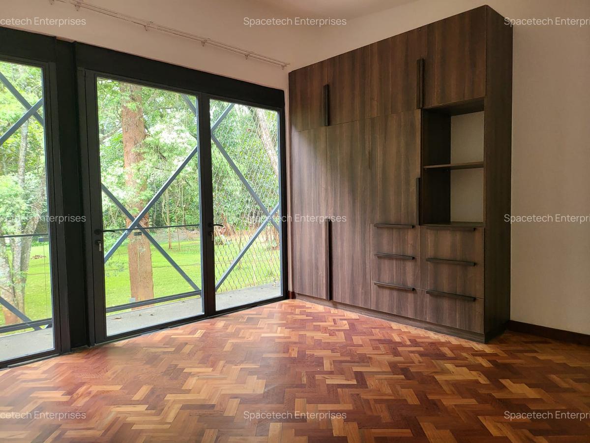4 Bed Townhouse with En Suite in Lake View - 6