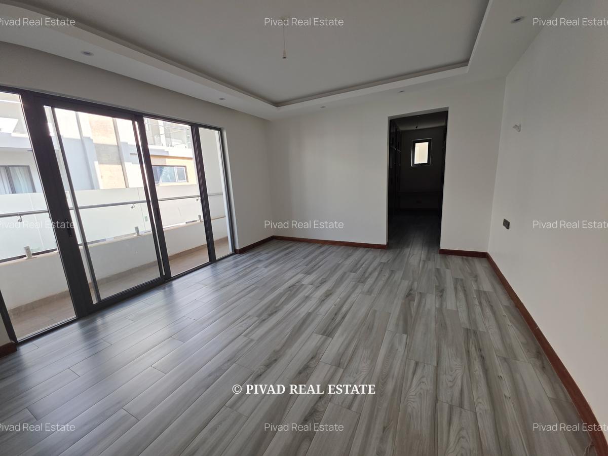 5 Bed Townhouse with Garden in Lavington - 14