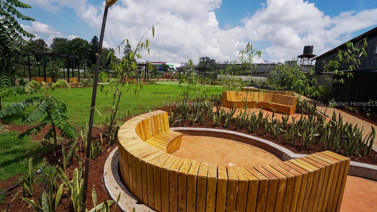 Serviced 2 Bed Apartment with En Suite in Garden Estate - 15