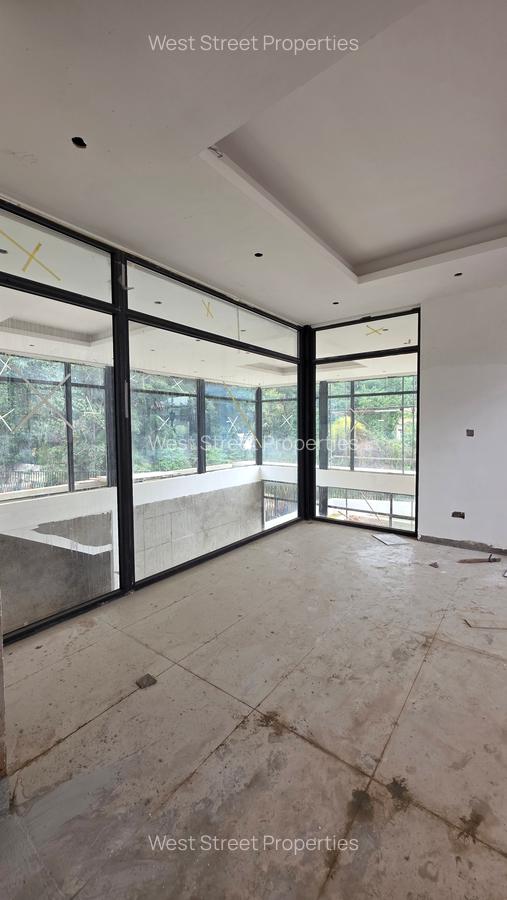 6 Bed Villa with En Suite at Lavington - 11