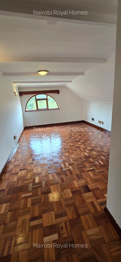 4 Bed Townhouse with En Suite at La - 20