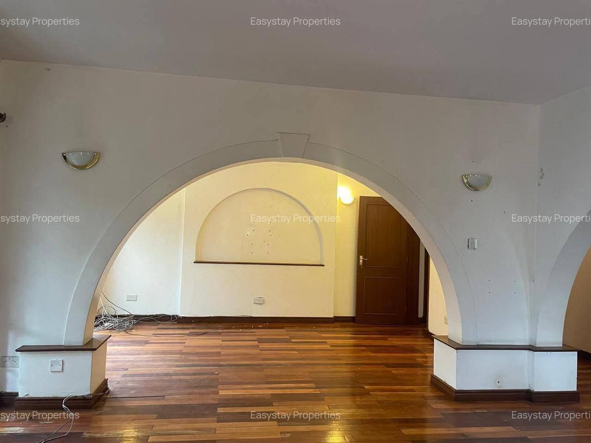 4 Bed Townhouse with En Suite in Spring Valley - 8